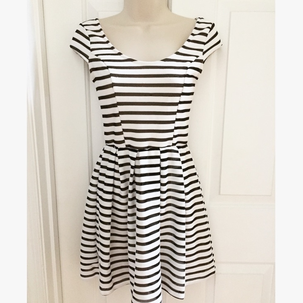Black/white Stripe Short Sleeve Dress